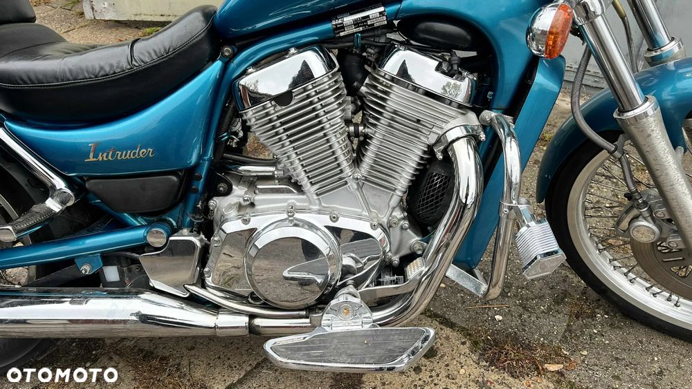 Suzuki Intruder - 10