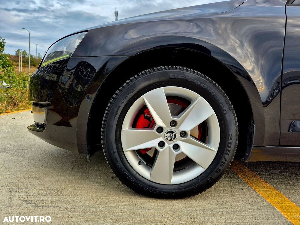 Skoda Octavia Combi 2.0 TDI RS - 14