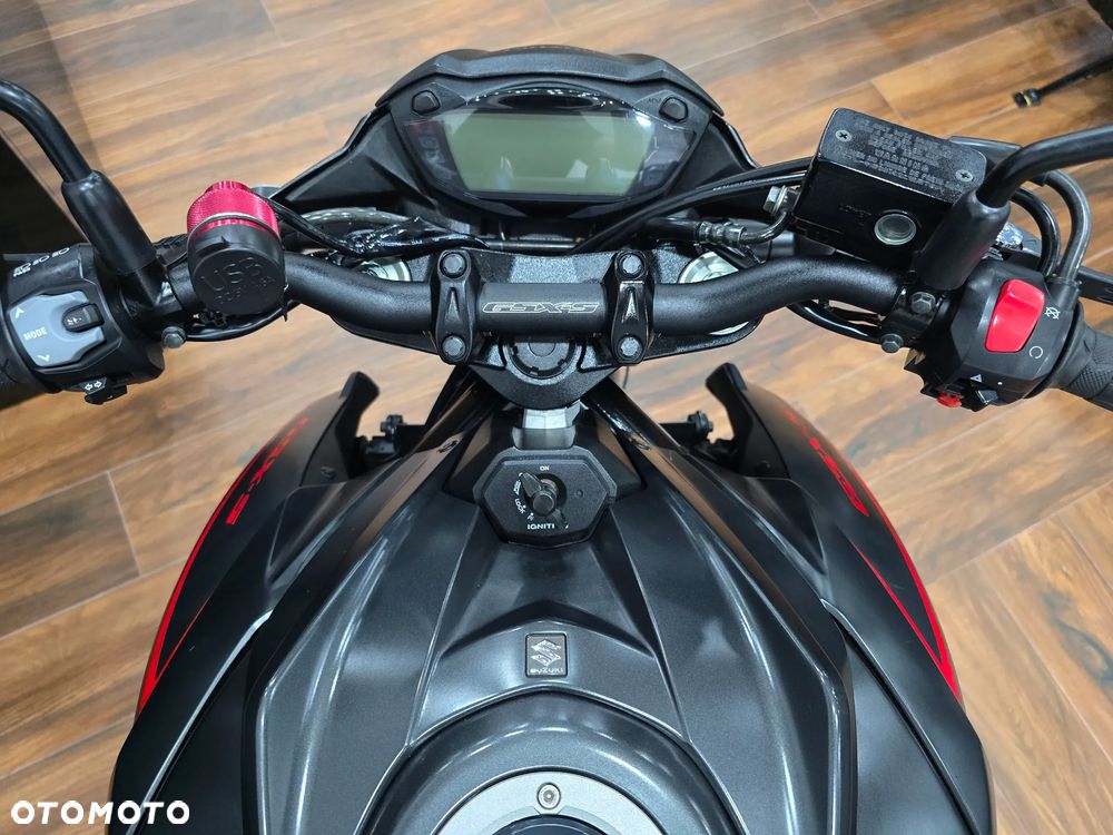 Suzuki GSX - 4