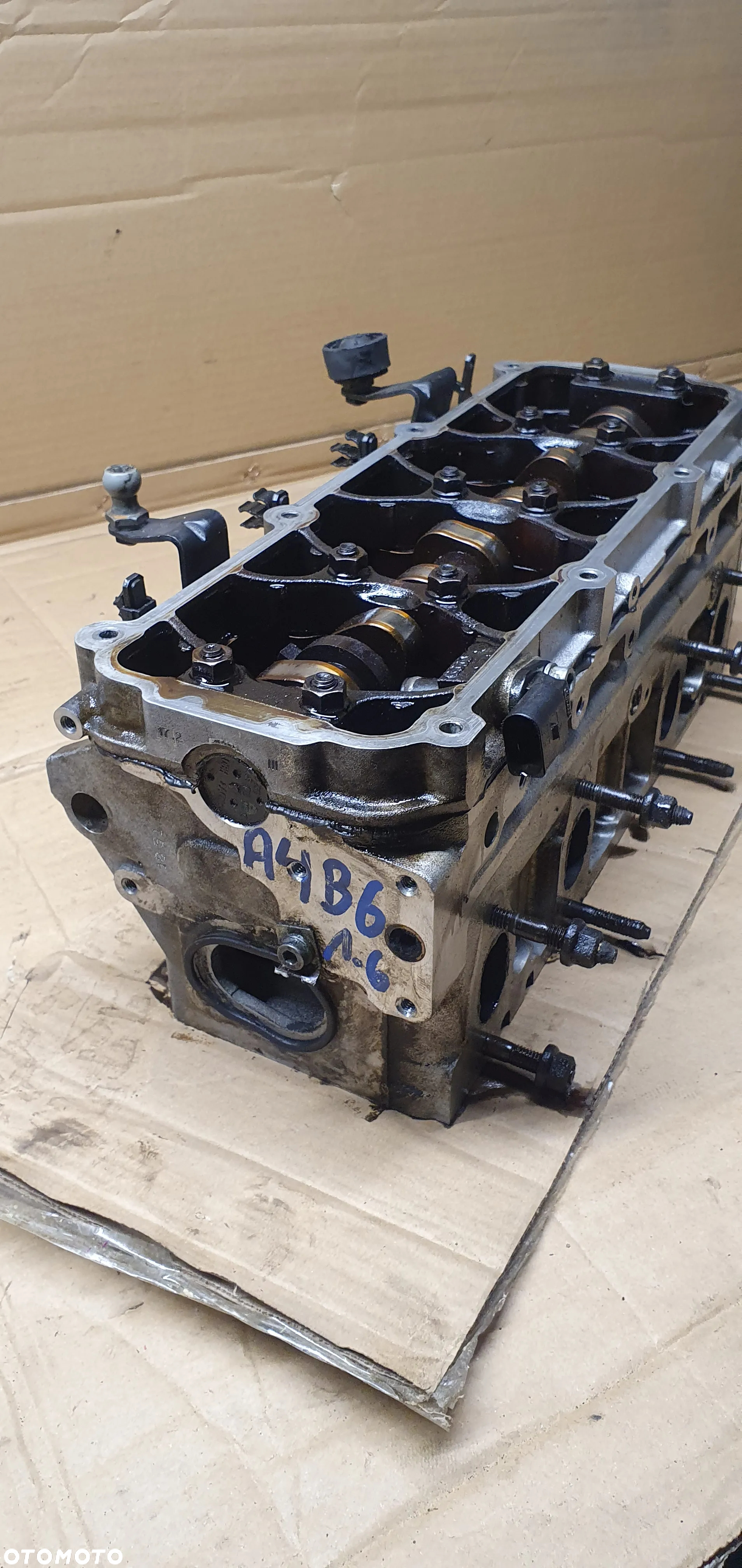 Głowica silnika kompletna wałek Audi A4 B6 1.6 06B103373T - 5