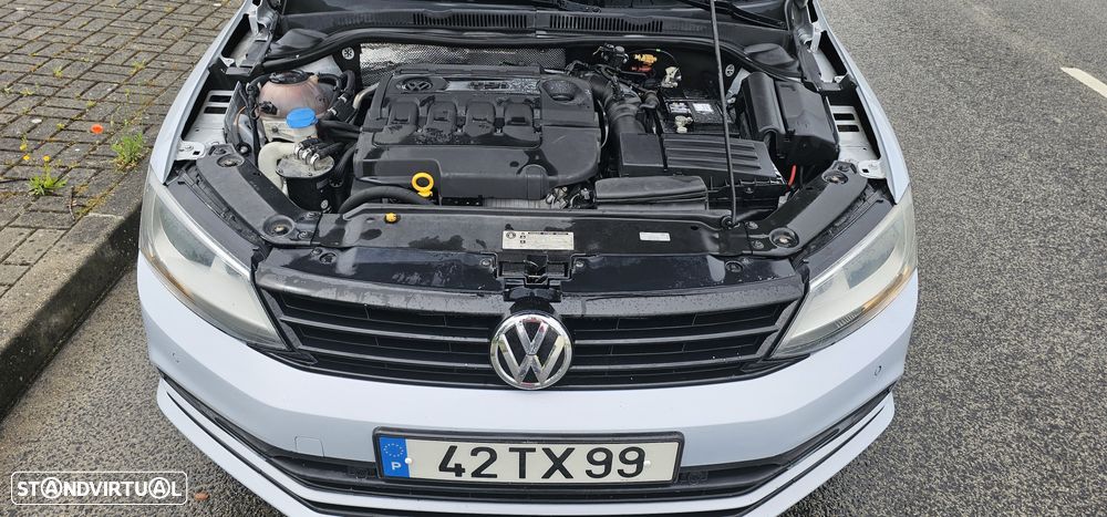 VW Jetta 2.0 TDI Confortline - 26