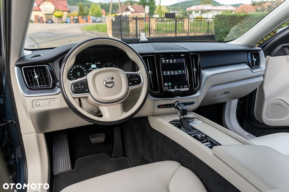 Volvo XC 60 D4 AWD Geartronic Momentum - 36