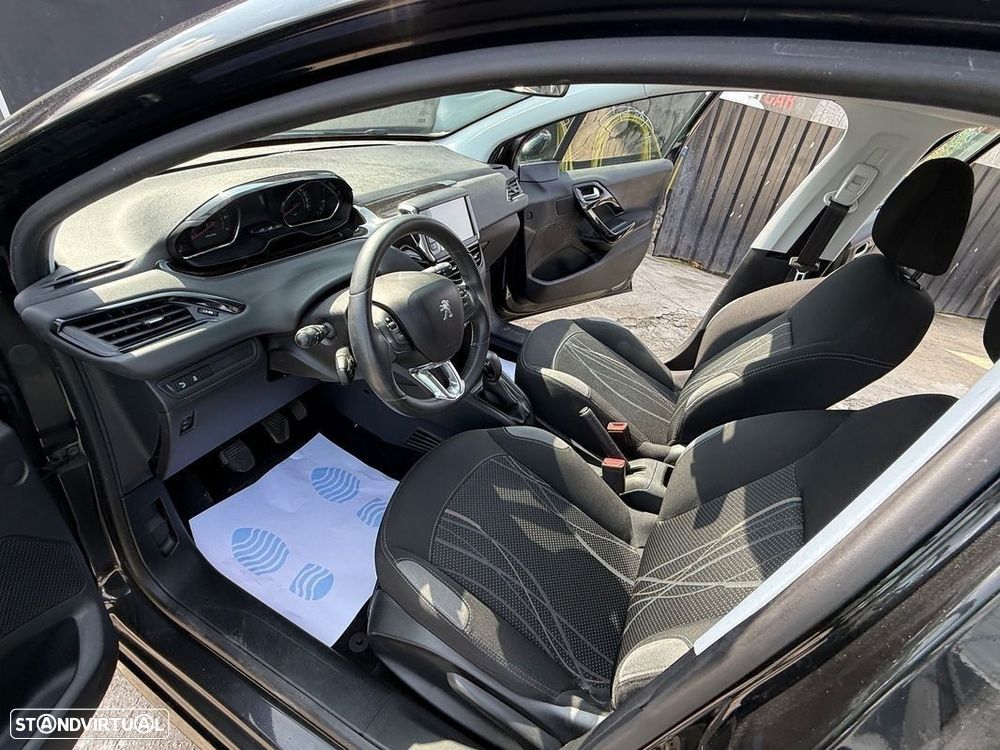 Peugeot 208 1.2 VTi SE Style - 45