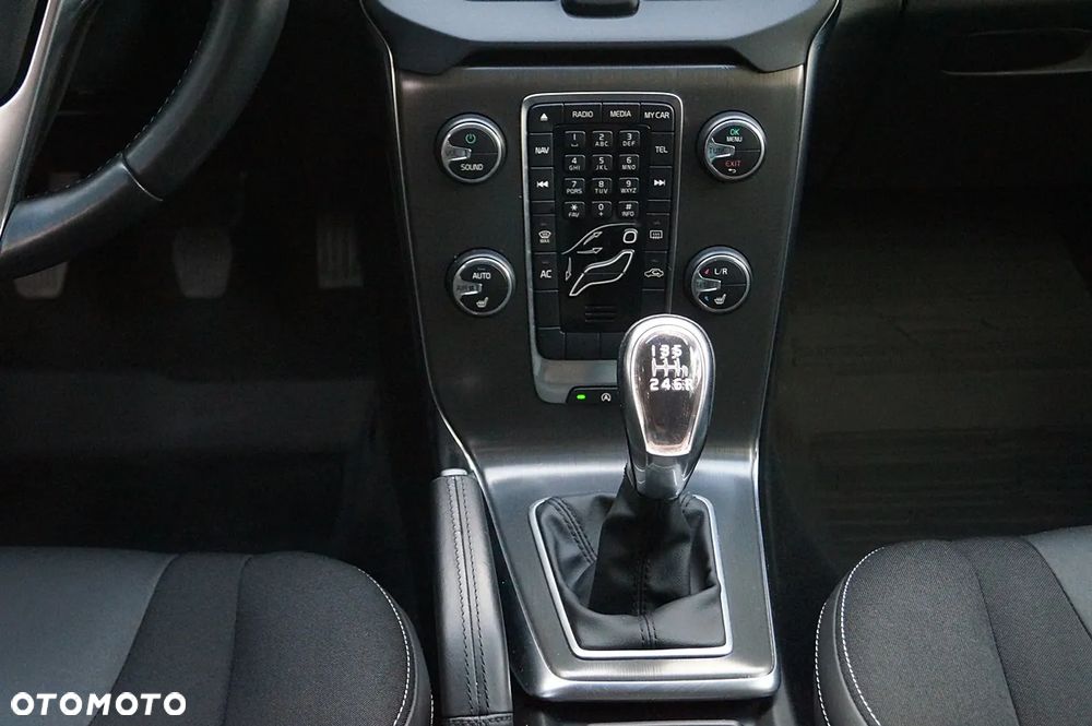 Volvo V40 D3 Summum - 29