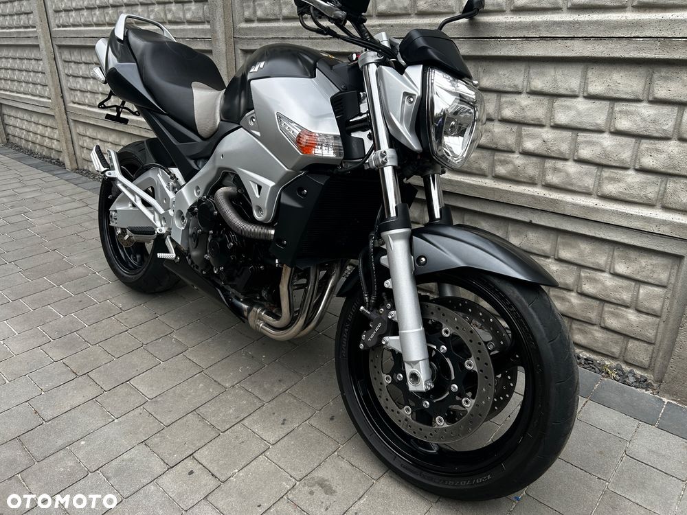 Suzuki GSR - 7