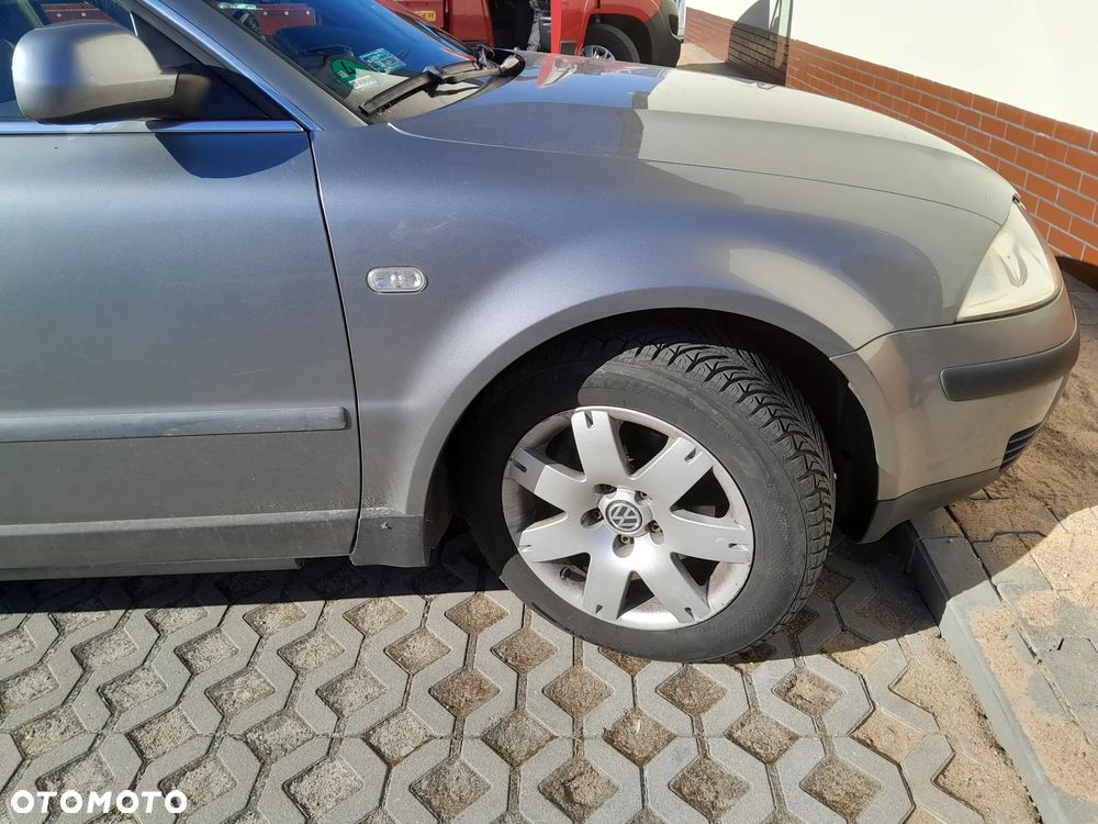 błotnik VW Passat b5 FL LC7V - 1