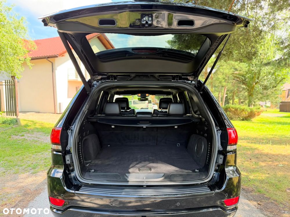 Jeep Grand Cherokee - 32