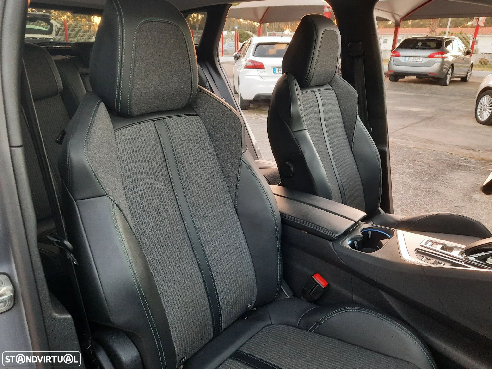 Peugeot 3008 1.6 Hybrid Allure Pack e-EAT8 - 37