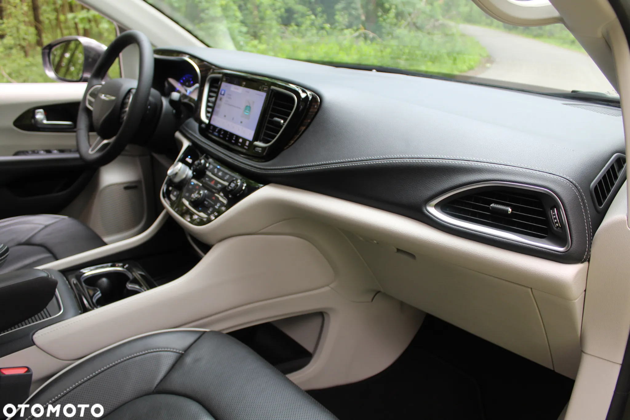 Chrysler Pacifica - 35