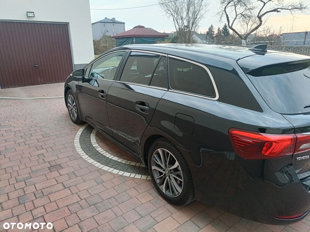 Toyota Avensis 2.0 D-4D Premium - 3