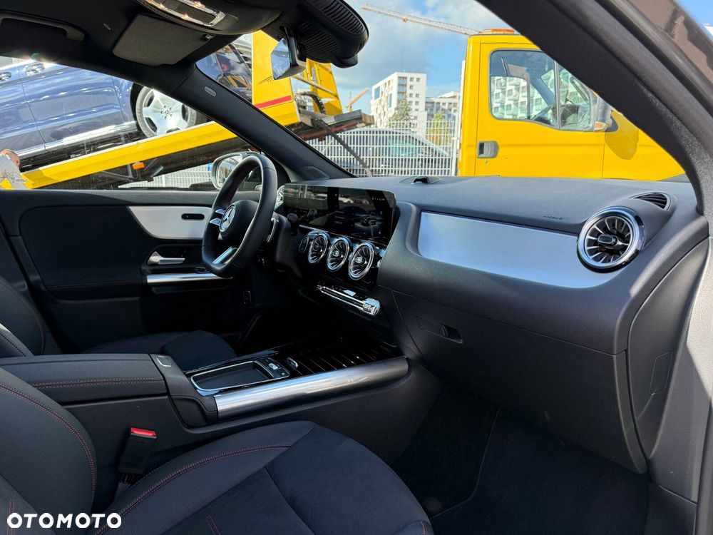 Mercedes-Benz GLA 200 mHEV AMG Line 7G-DCT - 25