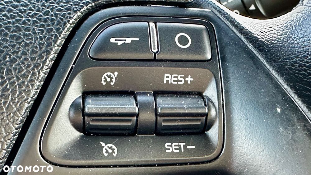 Kia Ceed 1.6 GDI ISG Platinum Edition - 25