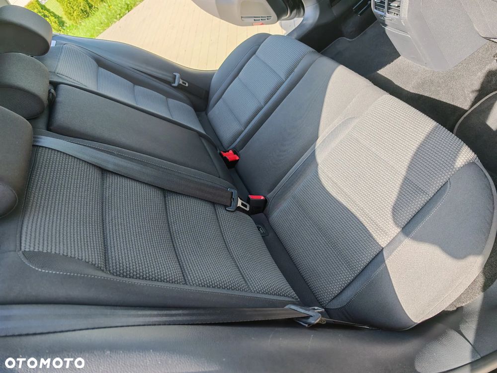 Volkswagen Golf 1.6 Comfortline - 23