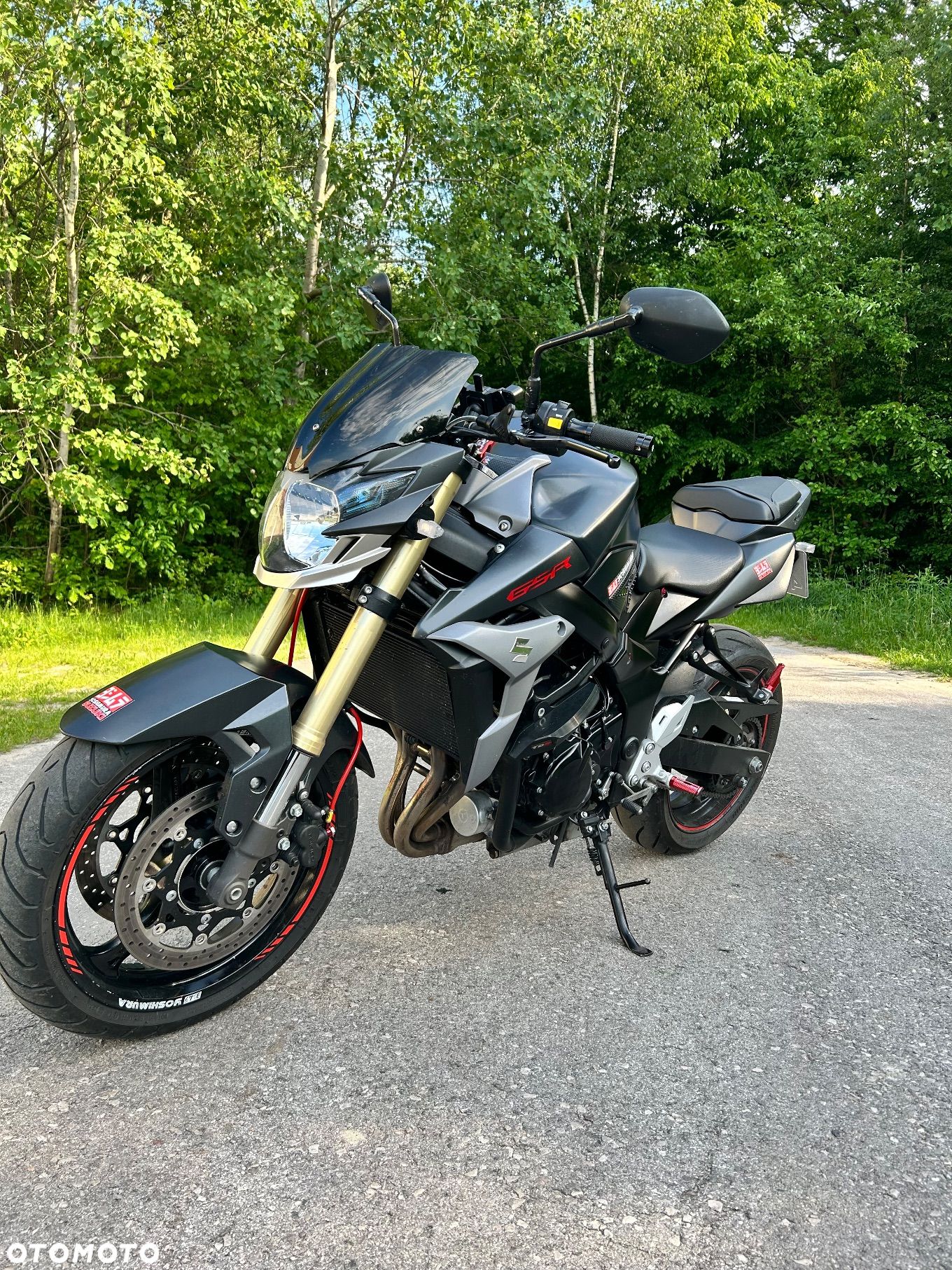 Suzuki GSR - 1