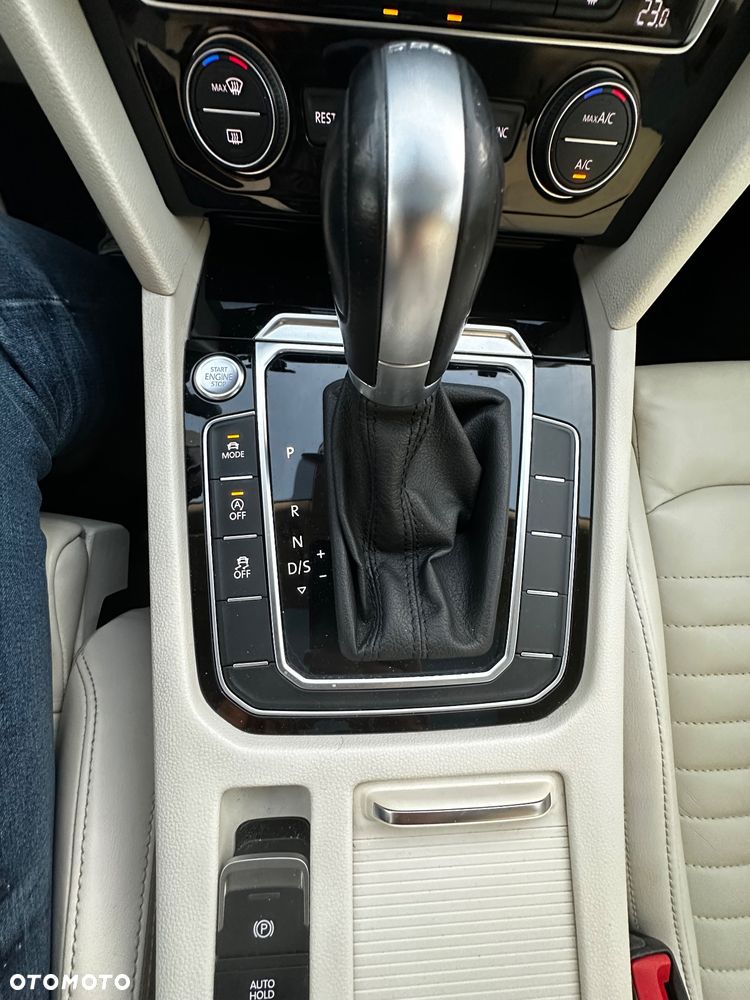 Volkswagen Passat - 8