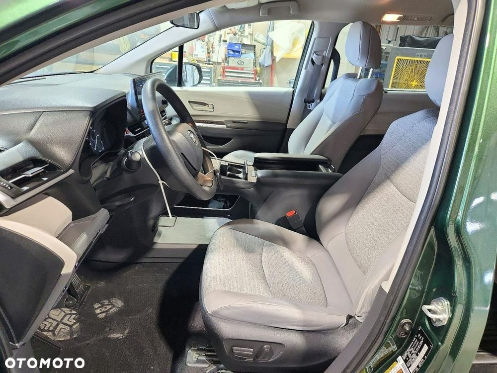 Toyota Sienna - 7