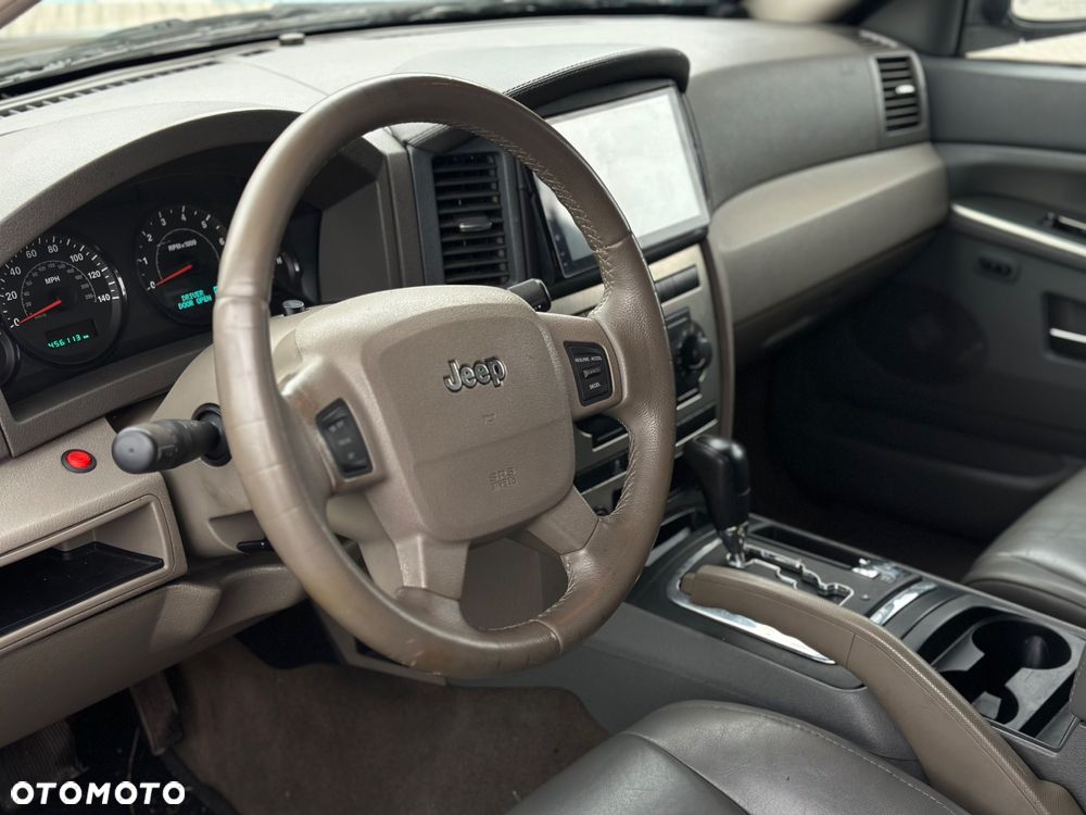 Jeep Grand Cherokee - 12