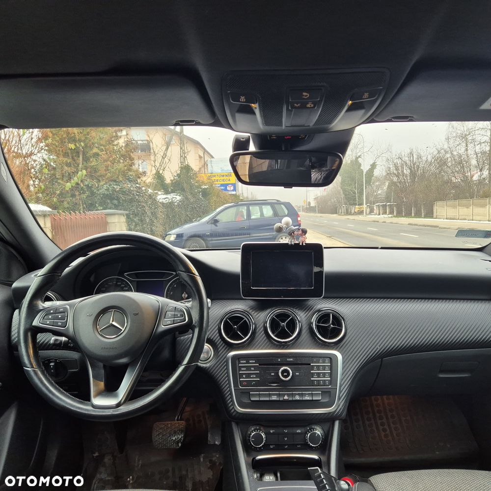 Mercedes-Benz GLA 200 7G-DCT Style - 7