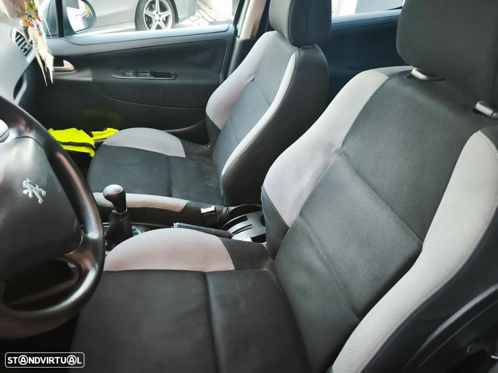 Peugeot 207 1.4 HDi Premium - 18