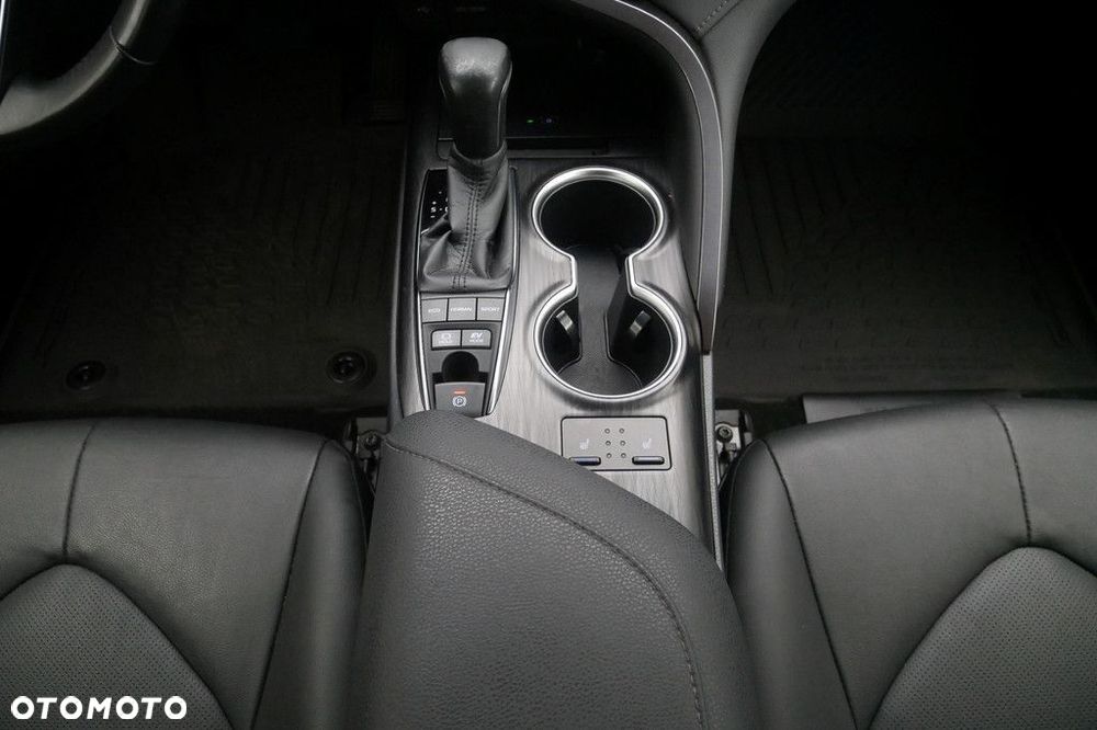 Toyota Camry 2.5 Hybrid Executive CVT - 11