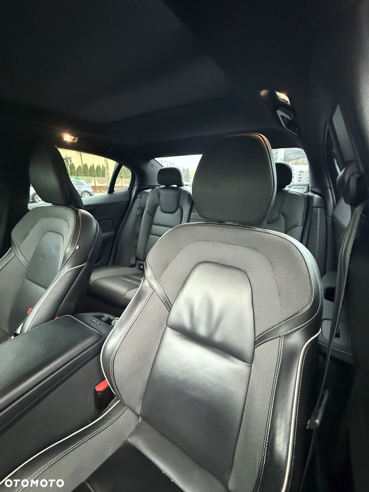 Volvo S60 T6 AWD R-Design - 11