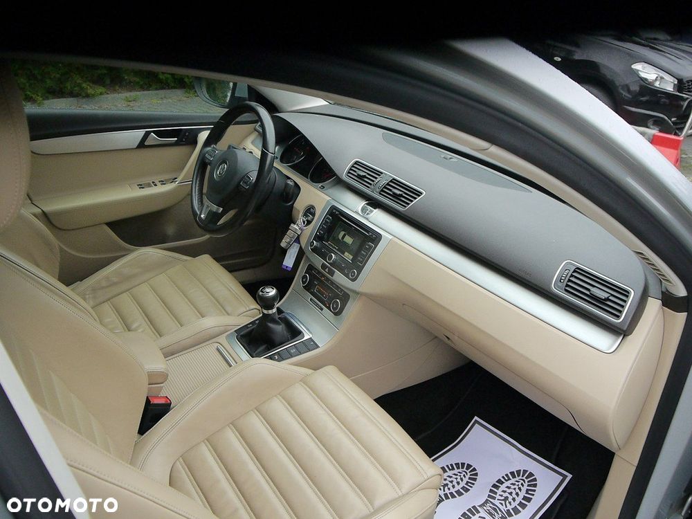Volkswagen Passat 2.0 TDI Highline - 23
