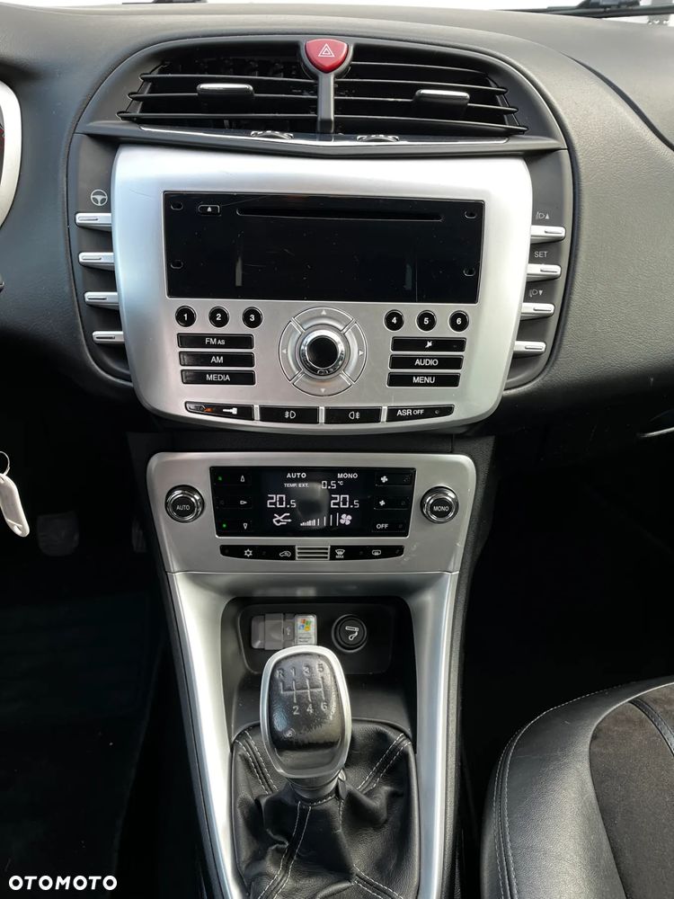 Lancia Delta 1.4 T-Jet Oro - 10