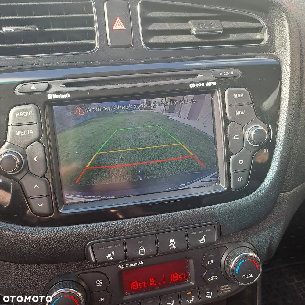 Kia Ceed 1.6 CRDi 128 Dream Team Edition - 11