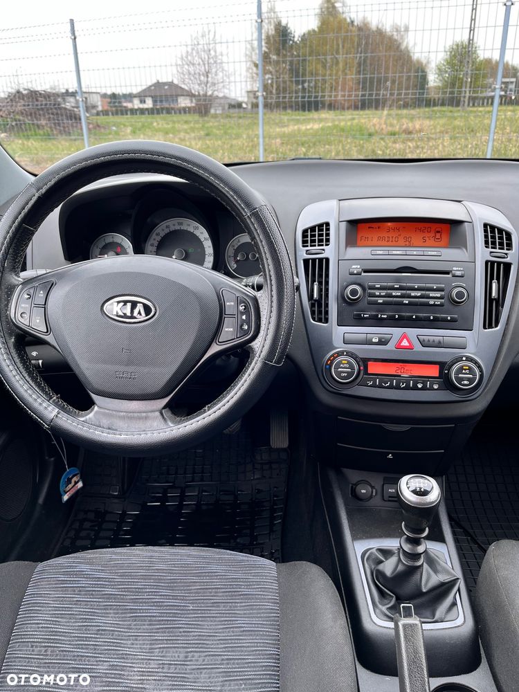 Kia Ceed - 4