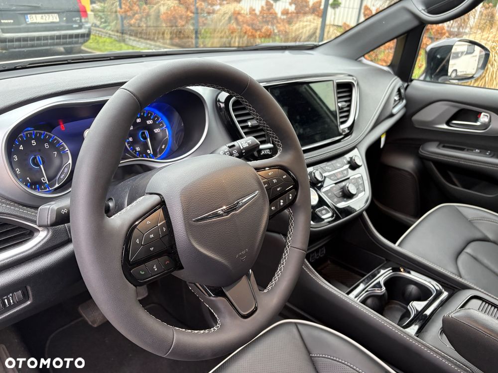 Chrysler Pacifica - 22