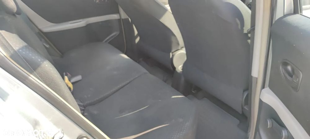 Toyota Yaris 1.3 VVT-i Sol - 7