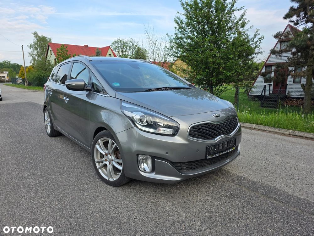 Kia Carens - 1