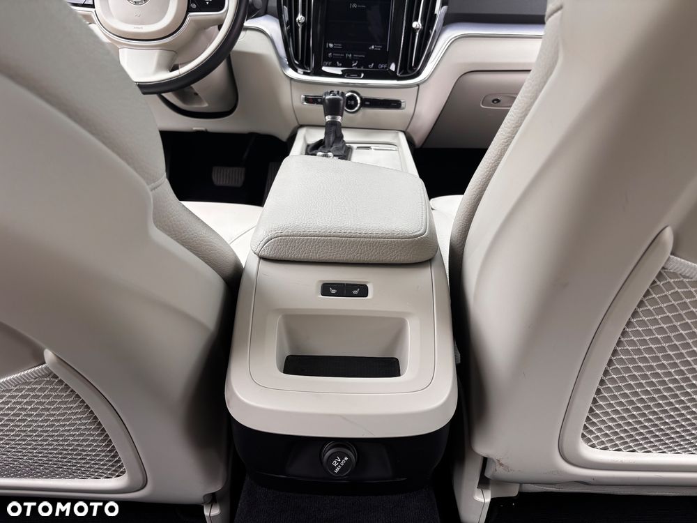 Volvo S60 T6 AWD Momentum Pro - 21