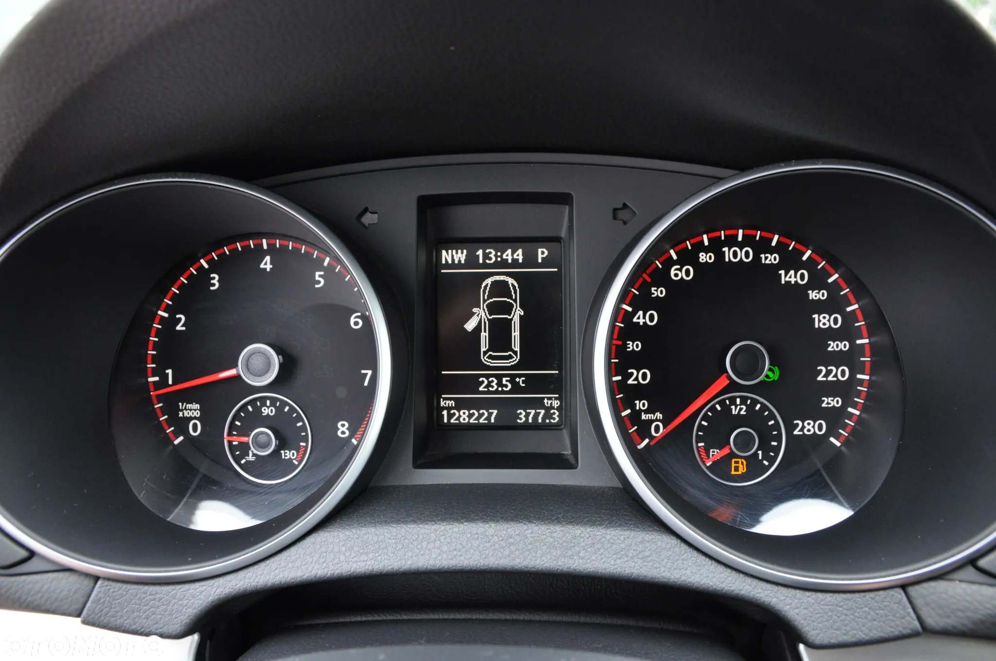 Volkswagen Golf 2.0 GTI DSG adidas - 14