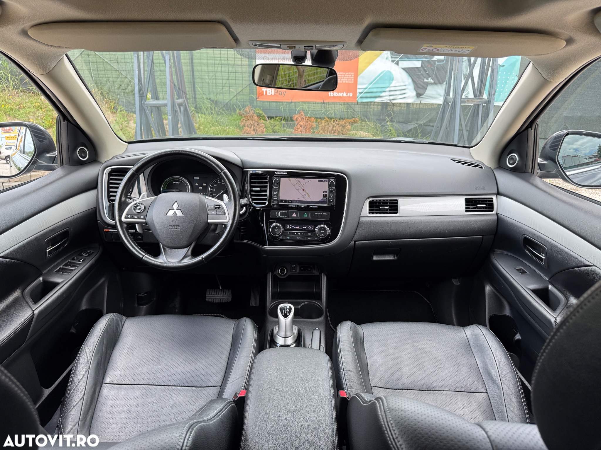 Mitsubishi Outlander 2.0 4WD Plug-In Hybrid - 8