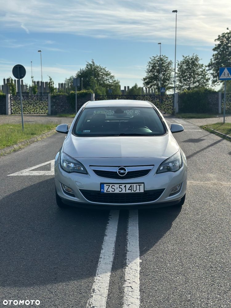 Opel Astra 1.6 T Cosmo - 8