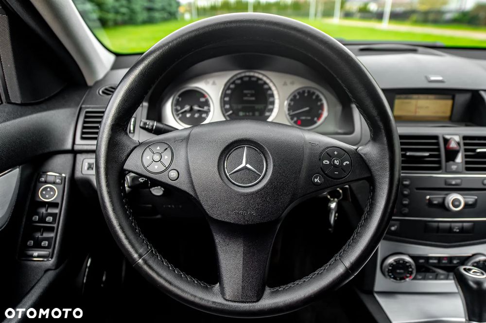 Mercedes-Benz Klasa C 200 7G-TRONIC Avantgarde Edition - 23