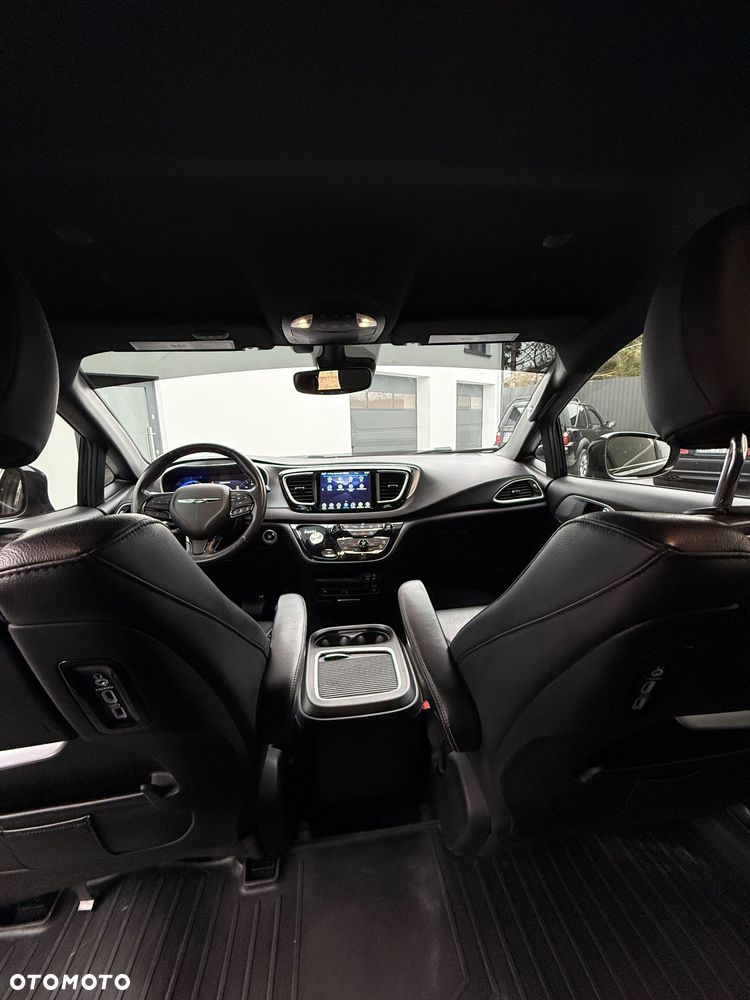 Chrysler Pacifica - 23