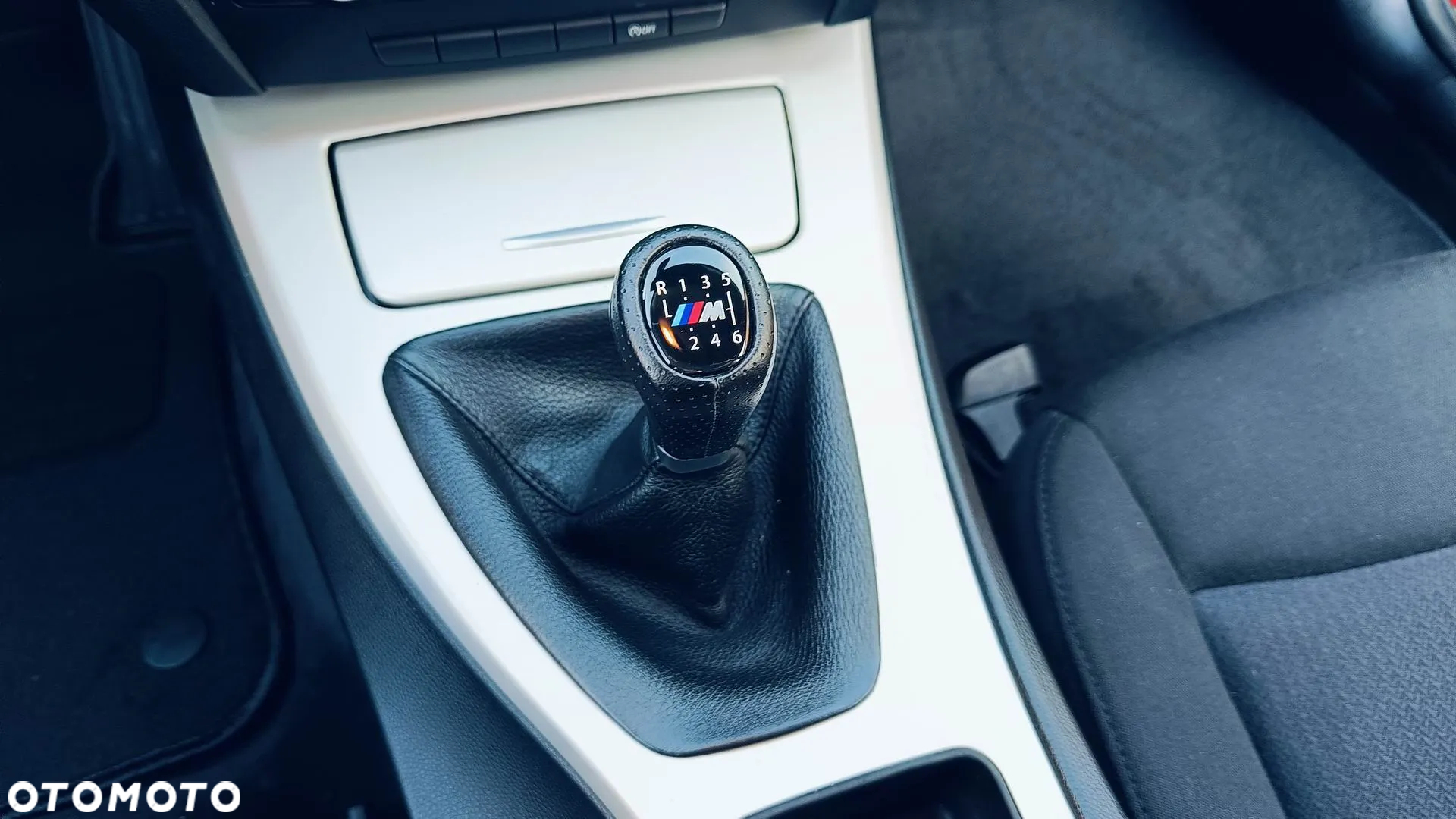 BMW Seria 3 318i Touring - 27