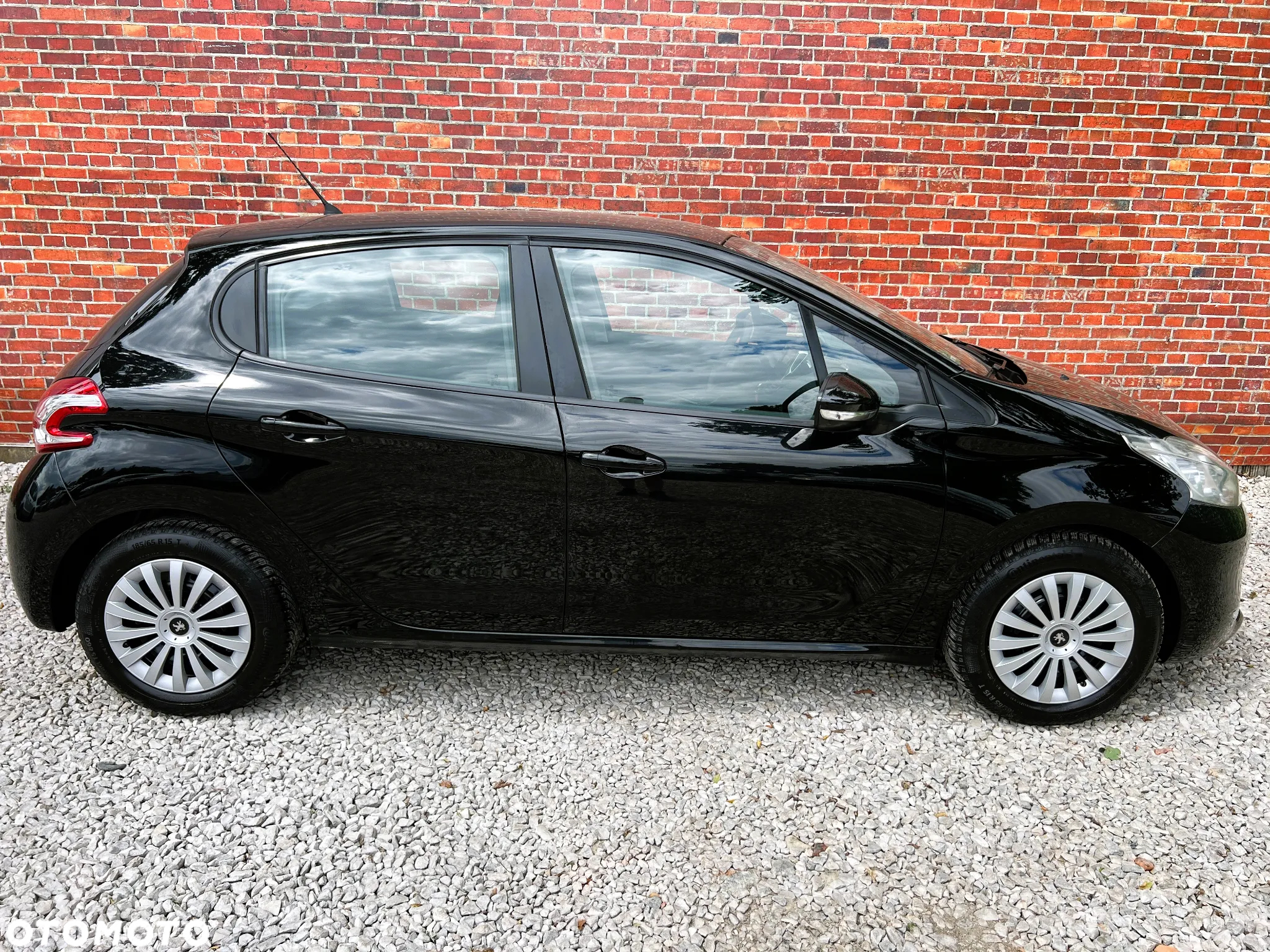 Peugeot 208 - 41
