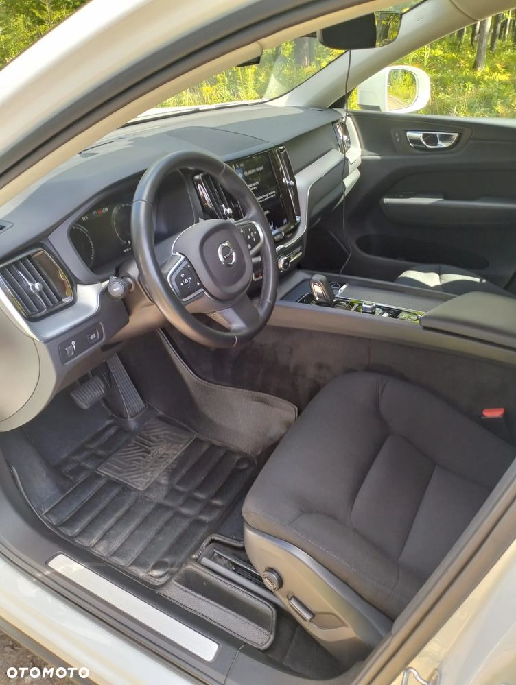 Volvo XC 60 B4 B Momentum - 8