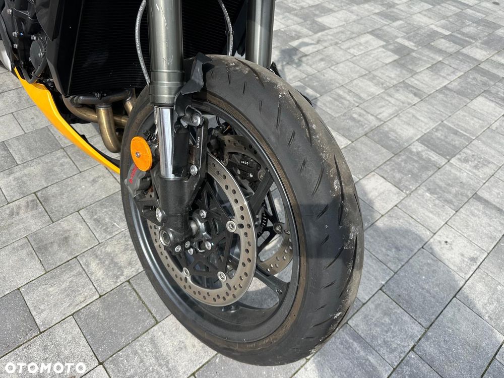 Triumph Street Triple - 10