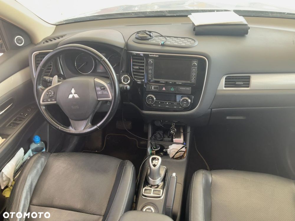 Mitsubishi Outlander Instyle NAVI + - 4