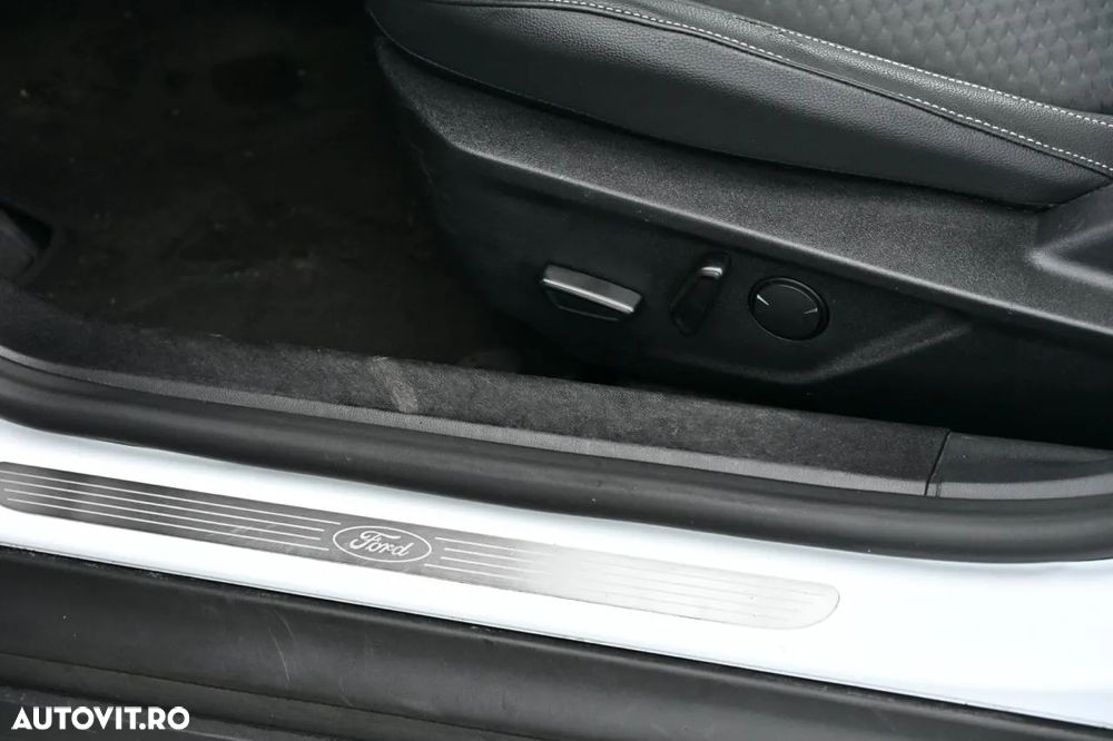 Ford Focus 1.5 EcoBlue Titanium Business - 24