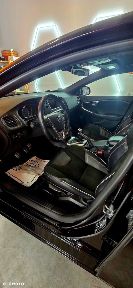 Volvo V40 D2 Drive-E R-Design Kinetic - 2