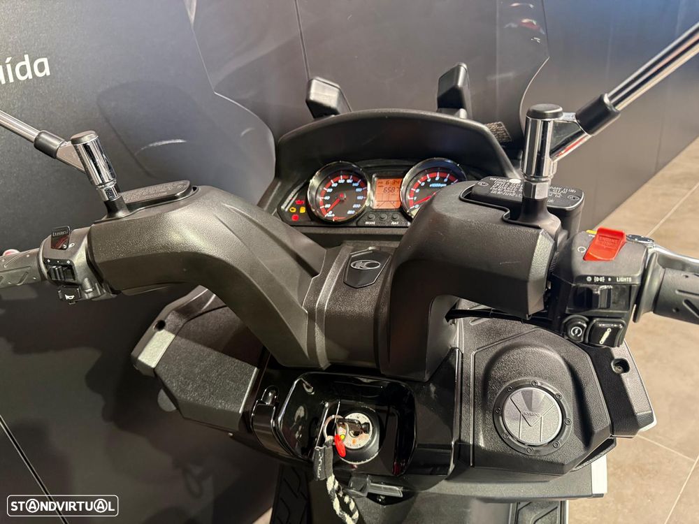Kymco MyRoad 700i - 13