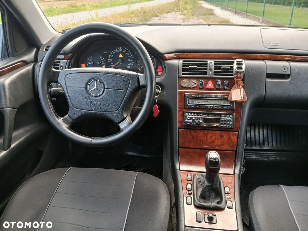 Mercedes-Benz Klasa E 200 CDI Elegance - 17