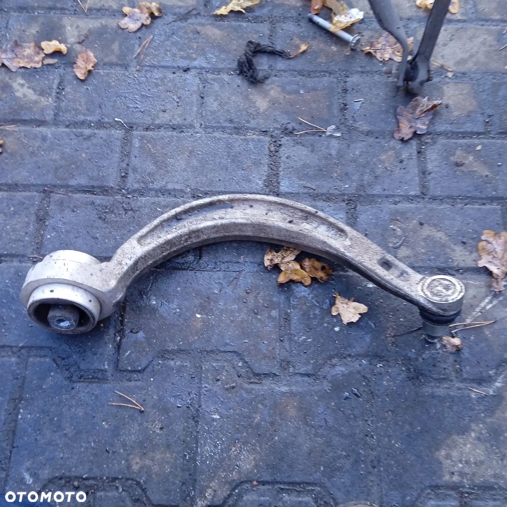 Wahacz A4 B9 8W0407696B - 1