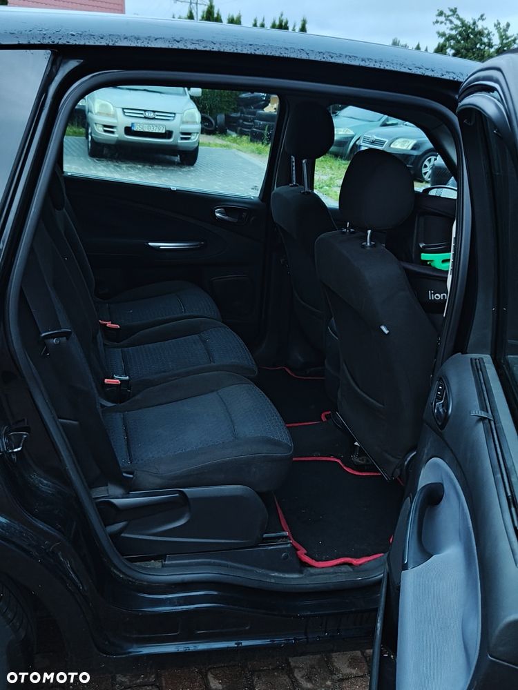 Ford S-Max - 8