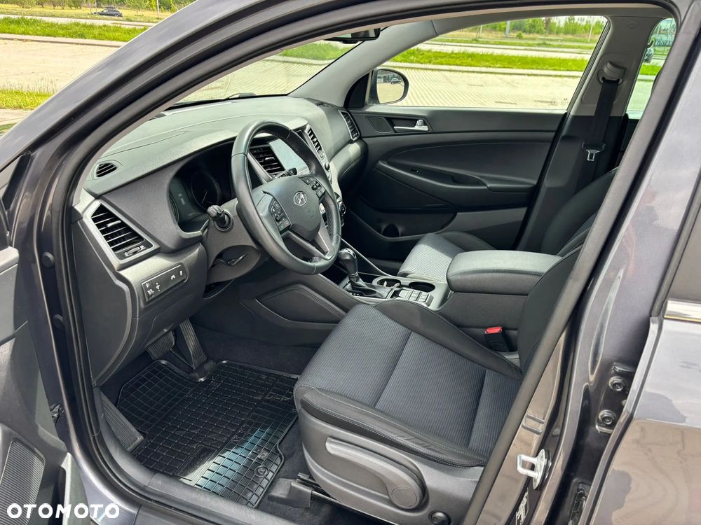 Hyundai Tucson blue 1.7 CRDi 2WD DCT Premium - 32